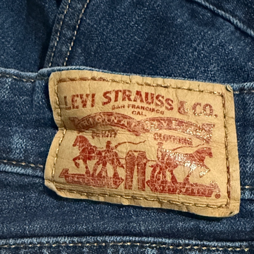 Levi's Classic Indigo Women’s Jeans
